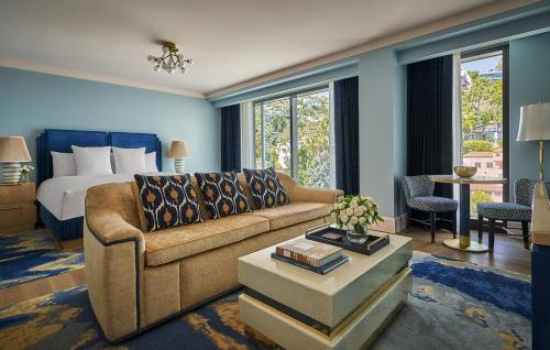 1 king bed, 1 sofa bed