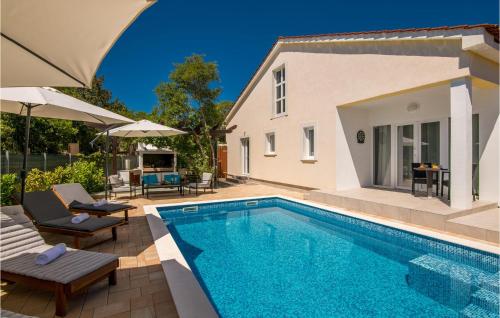  Beautiful home in Kras with 3 Bedrooms, WiFi and Outdoor swimming pool, Pension in Kras