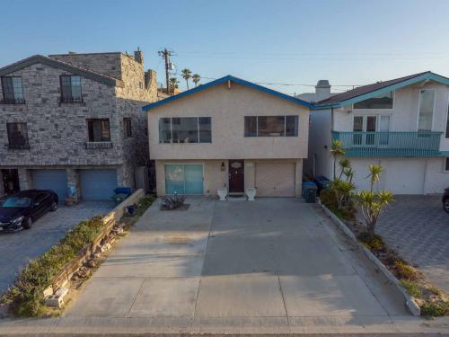 Ocean View / Pool Table / Surfboards / Beach Bikes