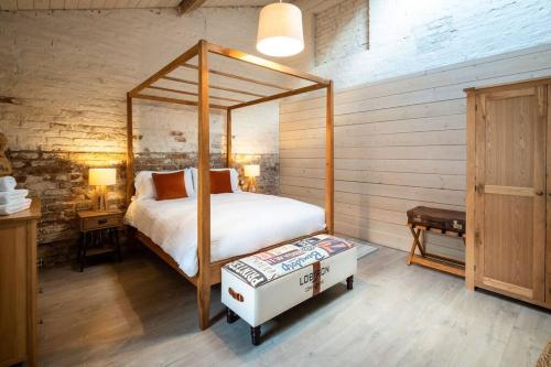 . The Mews -- Luxury Stay at Bellingham Estate