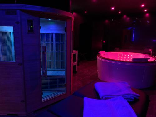 La Suite Marylin, Loft de 90m2 avec Sauna et Jacuzzi