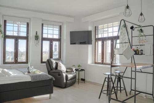 . The Sunset - Top Floor Studio apartment