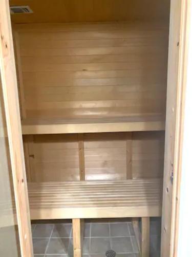Szauna, Private Master suite with Sauna and Bathtub in Gold River (CA)