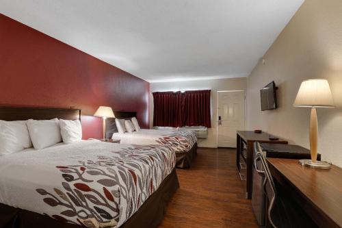 Red Roof Inn Needles - image 4