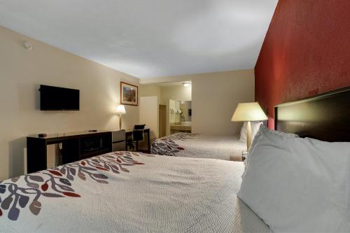 Red Roof Inn Needles - main image