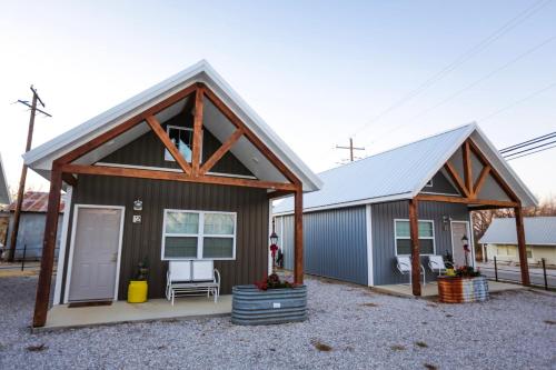 Knotty Squirrel Cabins