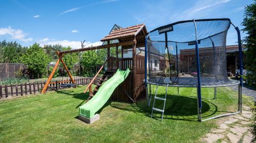 สนามเด็กเล่น, Apartman Valnela in เวลกาลอมนิกา