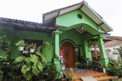 OYO Homes 91151 Desa Wisata Kreatif Perdamaian Srumbung Gunung