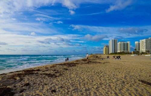 Beach, Singer Island Beach resort and Spa, Located at the Palm Beach Marriott in Riviera Beach (FL)