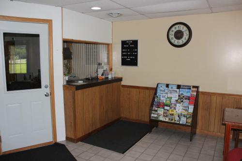 Mecca Motel Sandusky - image 6