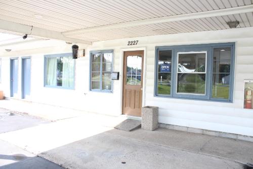 Mecca Motel Sandusky - image 6