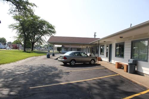 Mecca Motel Sandusky - image 13