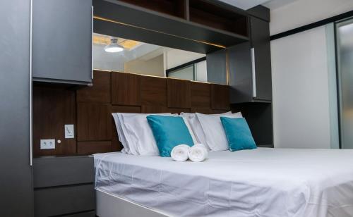 Superior King Room image 3