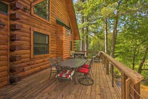 Rainbow Lodge at Scenic Double J River Camp in Irons, USA