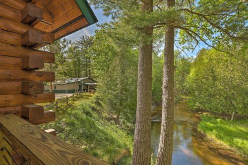 Rainbow Lodge at Scenic Double J River Camp in Irons, USA
