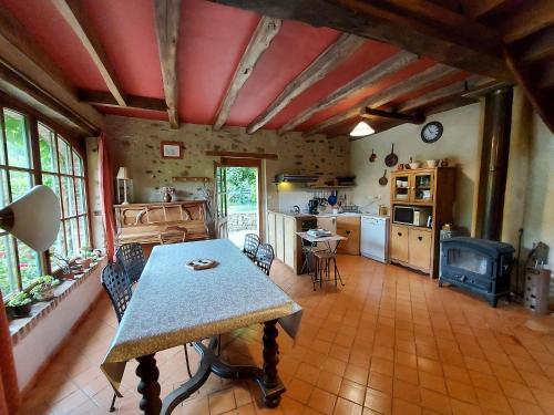 Gîte Sainte-Suzanne-et-Chammes 3 pièces 4 personnes - FR-1-600-89 - image 7