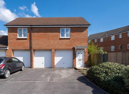 Bristol's Coach House - 2 Bedroom Detached Apartment with Secure Parking in Horfield