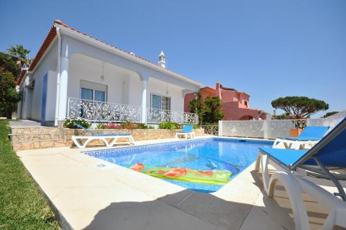 Well-appointed villa is situated in the popular resort of Vilamoura