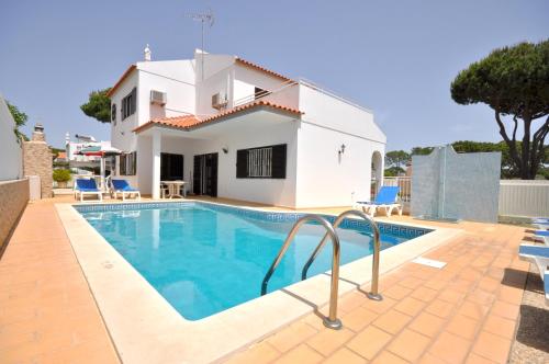 Spacious 4 bedroom villa located in its own grounds with private pool and Bbq.. 