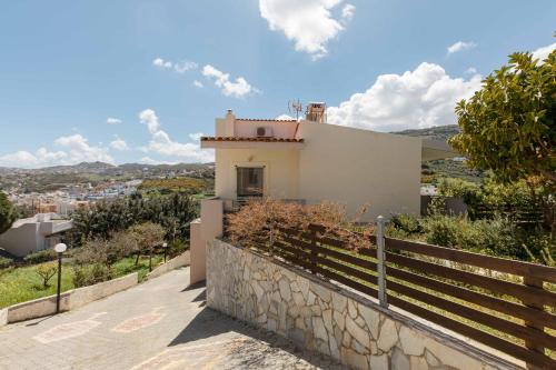 3 bedrooms, 6 beds