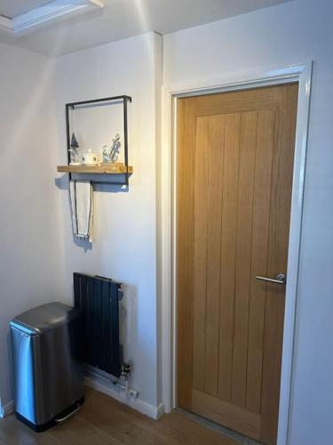 Unique one bedroom guest house with free parking in Aldershot