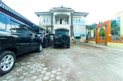 OYO HOMES 91242 Desa Wisata Cibuntu Kuningan Syariah