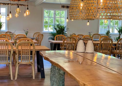 Restaurant, Hotel Blomme's Place in Snogebaek