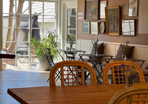 Restaurant, Hotel Blomme's Place in Snogebaek