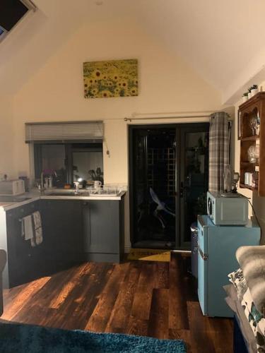 The Snug in Cheltenham, Leckhampton - A Cosy & Unique Space in ปิลลีย์