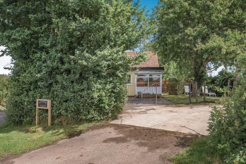 Sunshine Lodge - image 12