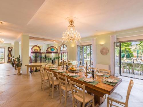  Cheerful holiday home in Serravalle di Chienti with garden in Serravalle di Chienti