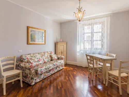  Cheerful holiday home in Serravalle di Chienti with garden in Serravalle di Chienti