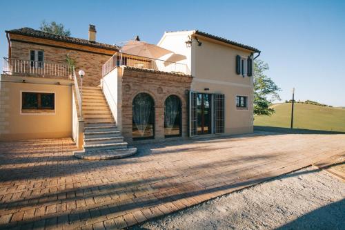  Villa Roberto by Mmega in Monte San Giusto