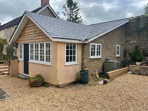 The Annex, Selwood Cottage by StayStaycations