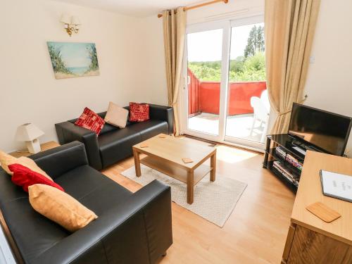 Rowan Lodge Narberth - image 2