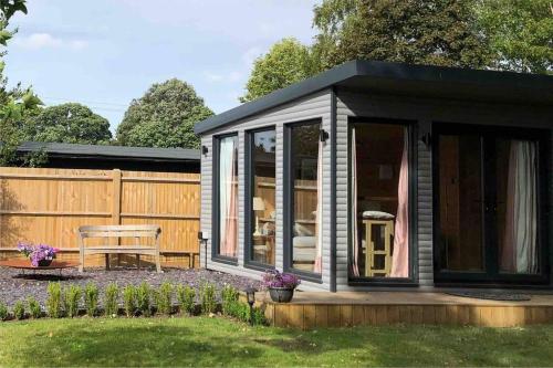 Self Contained Garden Studio with stunning views Self Contained Garden Studio with stunning views