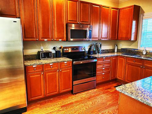 *Stylish* Luxury Suite Near Historic Downtown in Charleston, USA