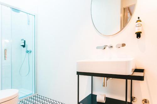 367340730 The Lift Apartments by RIDAN Hotels