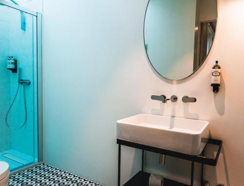 367340734 The Lift Apartments by RIDAN Hotels