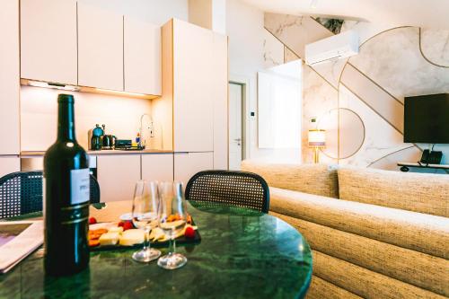 367340754 The Lift Apartments by RIDAN Hotels