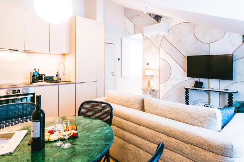 367340761 The Lift Apartments by RIDAN Hotels