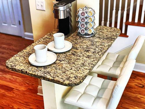 *Stylish* Luxury Suite Near Historic Downtown in Charleston, USA