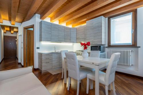  GuestHost - New Ride Palmanova Apartment in Palmanova