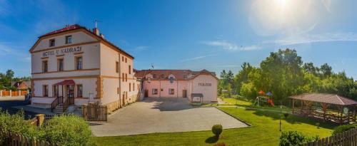 Pension a Hotel U nádraží v Teplé