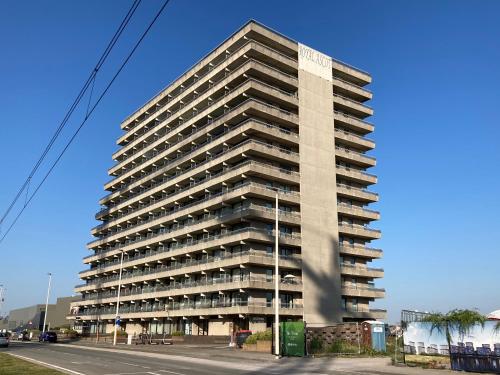 TINY APT w/ balcony and SEAVIEW, even out of your bed !, Ostende (photo 9)