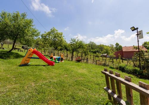 Spēļu laukums, Agriturismo in Borgo Medievale in Irpinia in Rocca San Felice