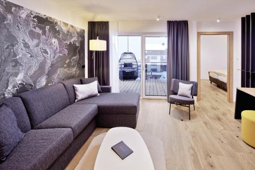 Hotel Holiday - image 12