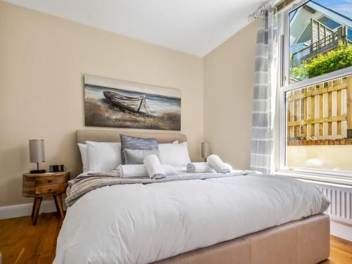 Picture of Pass The Keys Jarrahdale Beach House - Stunning Luxurious Holiday Pad By The Sea