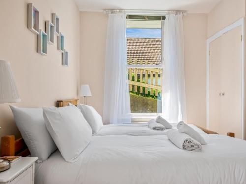 Picture of Pass The Keys Jarrahdale Beach House - Stunning Luxurious Holiday Pad By The Sea