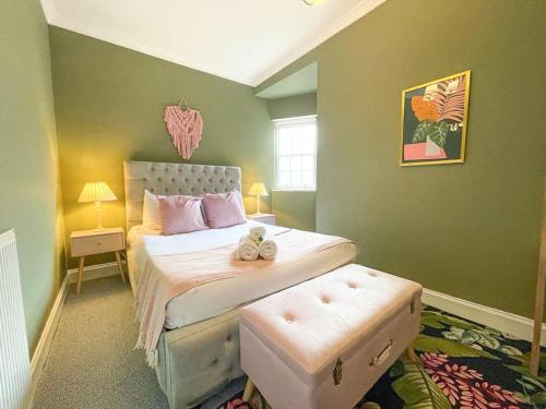 Lively & Energetic 2BR on The Royal Mile